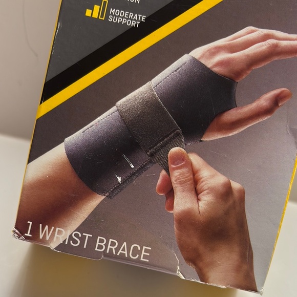 3M Futuro Wrist Left Brace for Compression and Support in Black - Picture 7 of 14